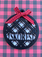 Load image into Gallery viewer, Personalized wood ornaments - Roma Street