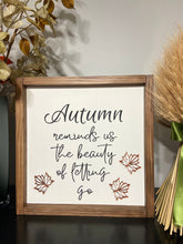 Cargar imagen en el visor de la galería, Autumn reminds us the beauty of letting go sign / Fall sign/ holiday gift/ wall art / table accent